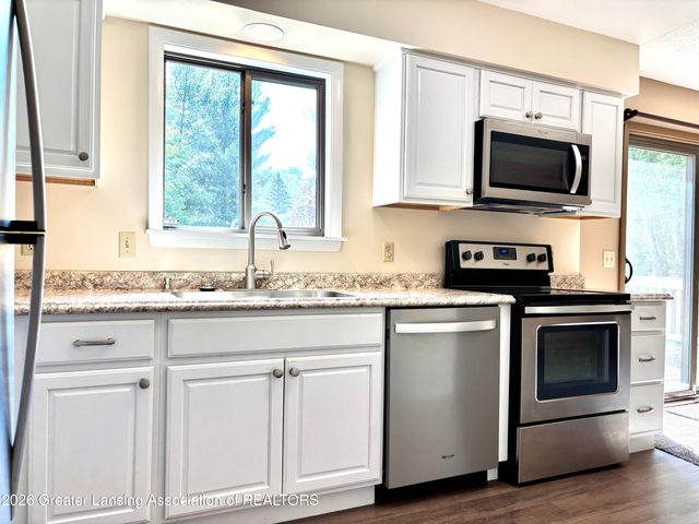 637 Green Street, Grand Ledge, MI 48837