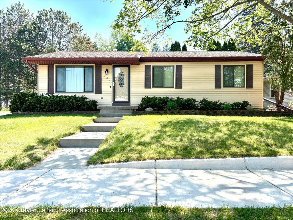 637 Green Street, Grand Ledge, MI 48837
