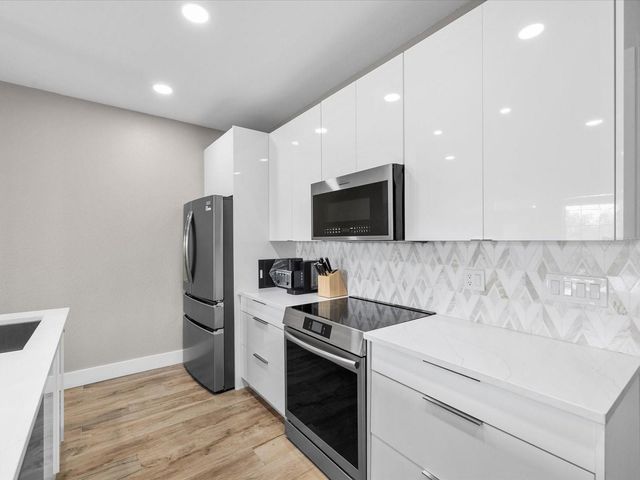 5000 CULBREATH KEY WAY 9-116, Tampa, FL 33611