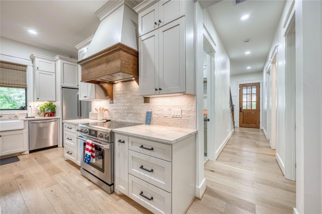 2001 Granite Cove RD, Kingsland, TX 78639