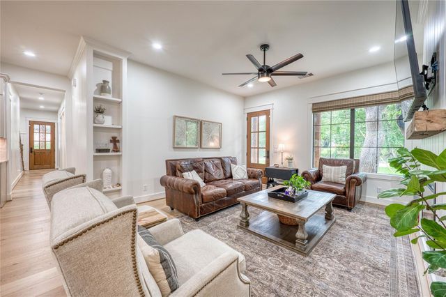 2001 Granite Cove RD, Kingsland, TX 78639