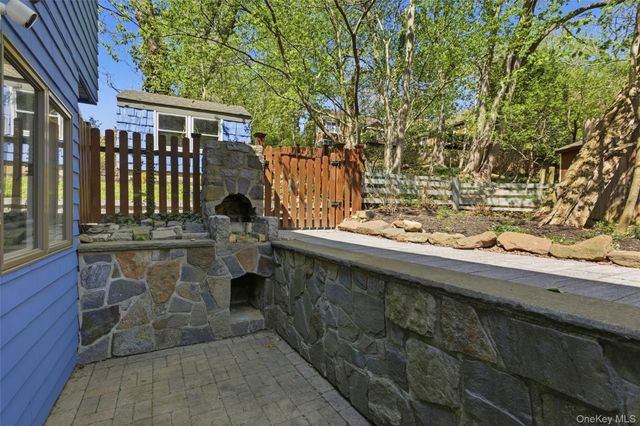 71 Hollow Road, Stony Brook, NY 11790