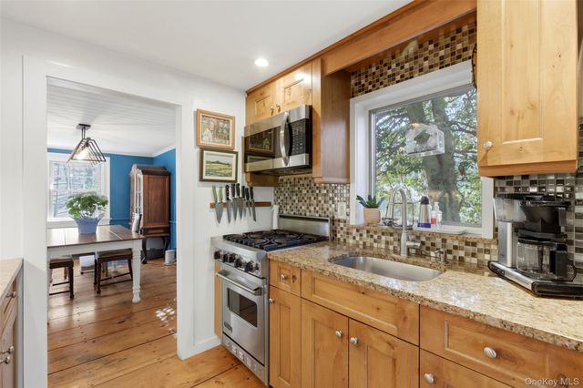 71 Hollow Road, Stony Brook, NY 11790