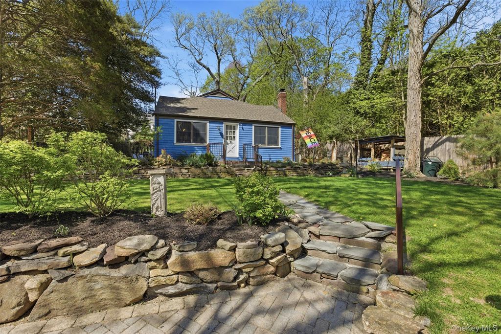 71 Hollow Road, Stony Brook, NY 11790