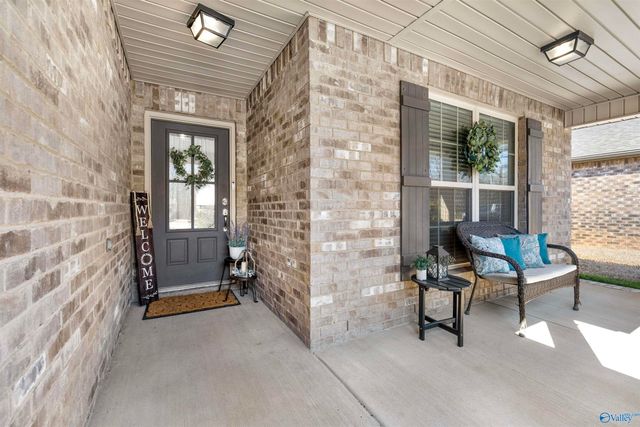 372 Willow Bank Circle, Decatur, AL 35603