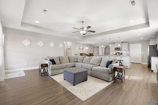 372 Willow Bank Circle, Decatur, AL 35603