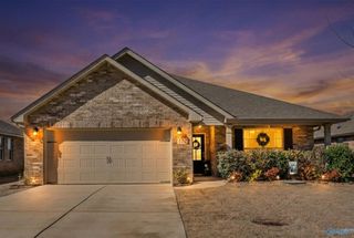 372 Willow Bank Circle, Decatur, AL 35603