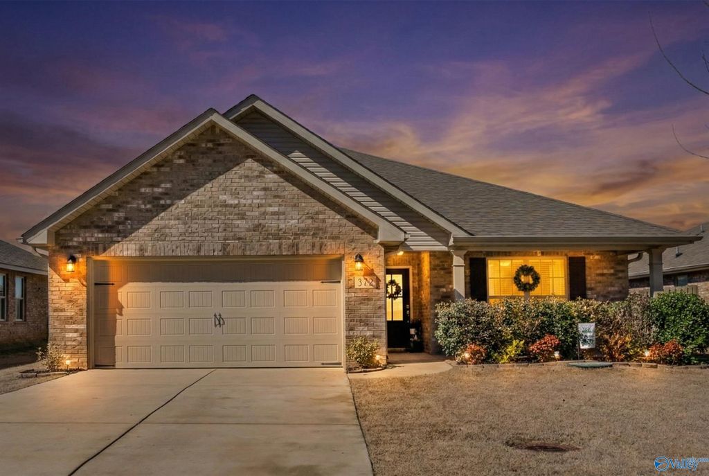 372 Willow Bank Circle, Decatur, AL 35603