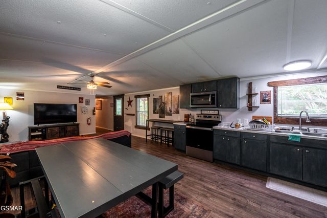 4129 Manis Hollow Road, Gatlinburg, TN 37738