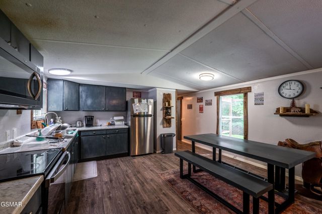 4129 Manis Hollow Road, Gatlinburg, TN 37738