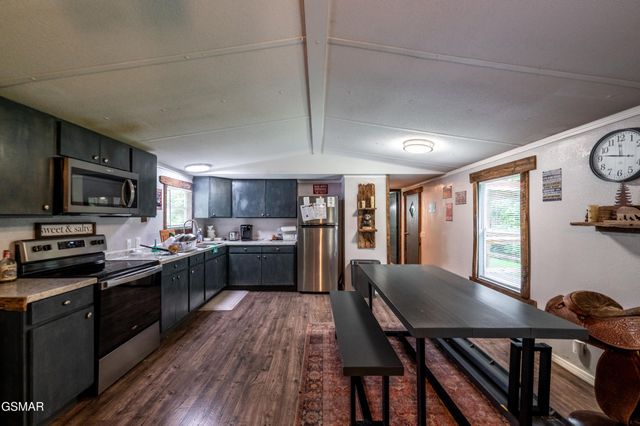 4129 Manis Hollow Road, Gatlinburg, TN 37738