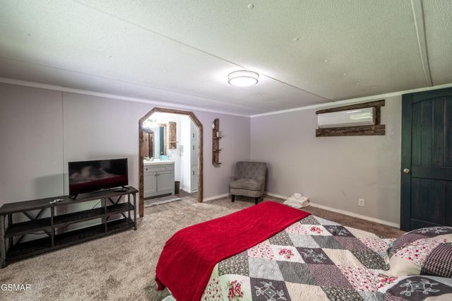 4129 Manis Hollow Road, Gatlinburg, TN 37738