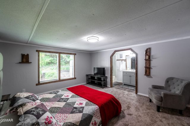 4129 Manis Hollow Road, Gatlinburg, TN 37738