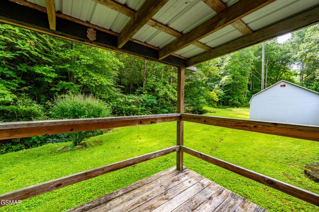 4129 Manis Hollow Road, Gatlinburg, TN 37738