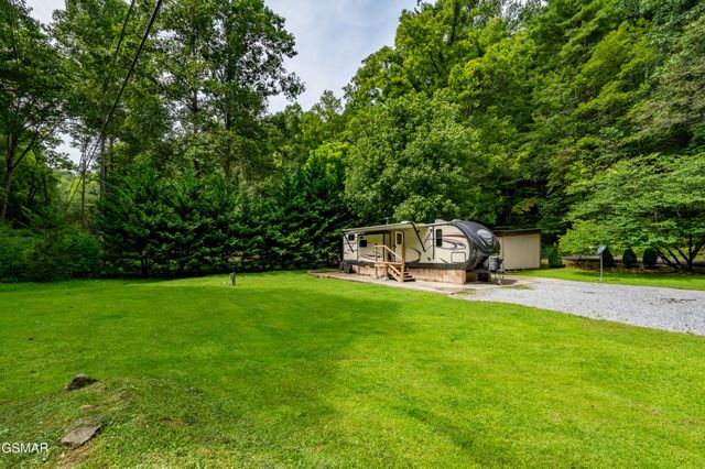 4129 Manis Hollow Road, Gatlinburg, TN 37738