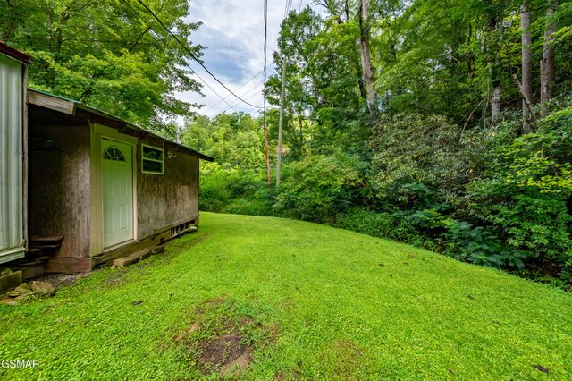 4129 Manis Hollow Road, Gatlinburg, TN 37738