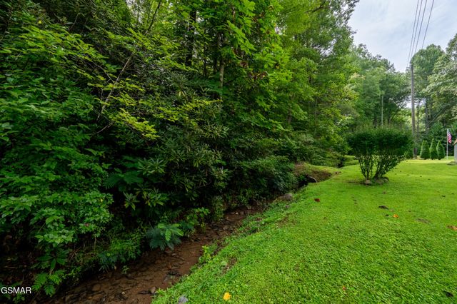 4129 Manis Hollow Road, Gatlinburg, TN 37738