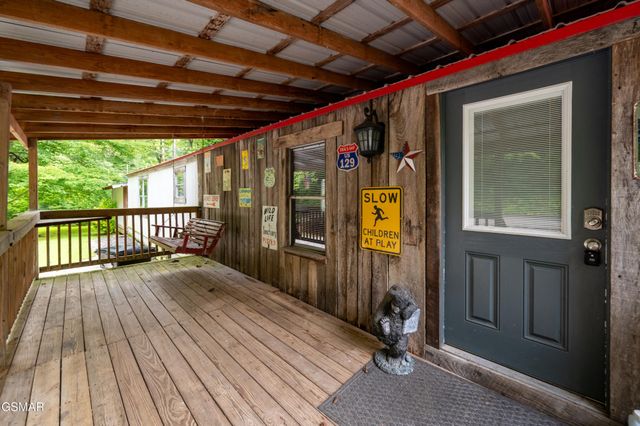 4129 Manis Hollow Road, Gatlinburg, TN 37738