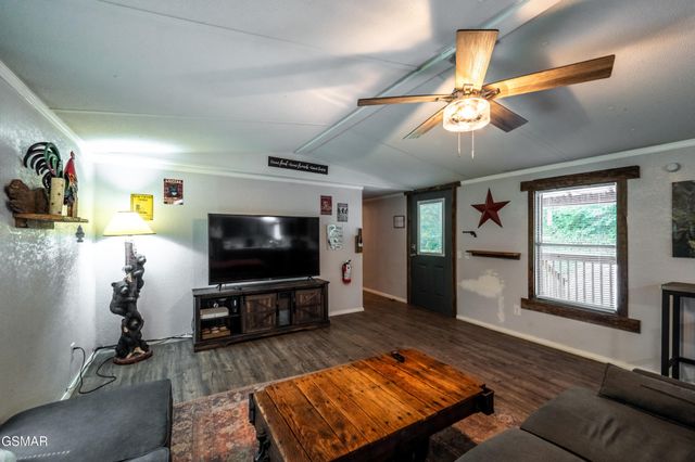 4129 Manis Hollow Road, Gatlinburg, TN 37738