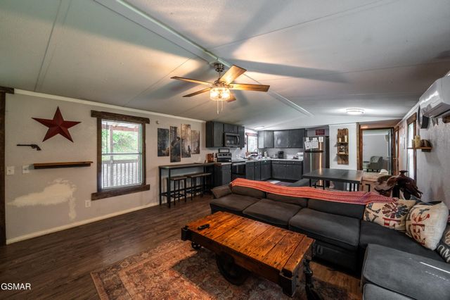 4129 Manis Hollow Road, Gatlinburg, TN 37738