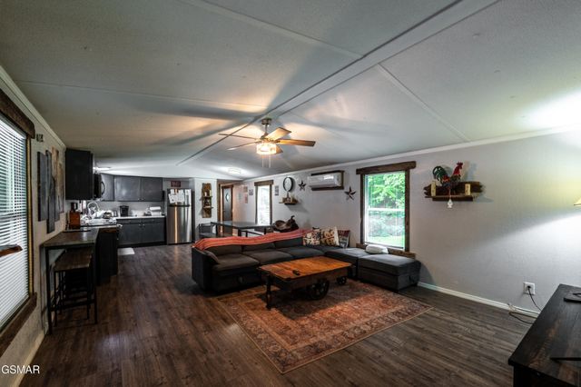 4129 Manis Hollow Road, Gatlinburg, TN 37738