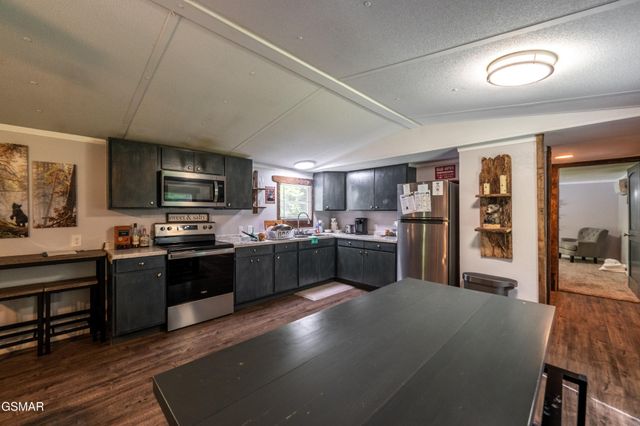 4129 Manis Hollow Road, Gatlinburg, TN 37738