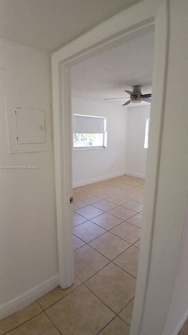 8782 SW 12th St 208, Miami, FL 33174