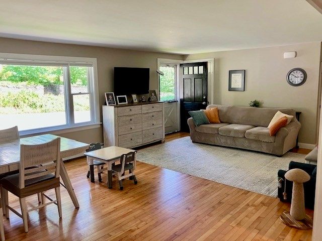 82 Walnut St, North Brookfield, MA 01535
