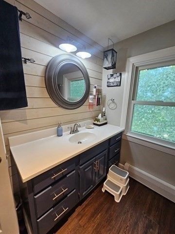 82 Walnut St, North Brookfield, MA 01535