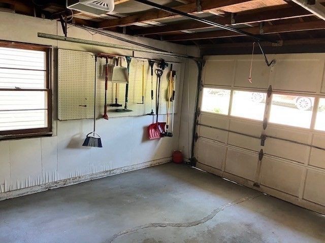 82 Walnut St, North Brookfield, MA 01535