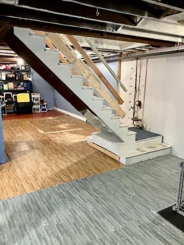 82 Walnut St, North Brookfield, MA 01535