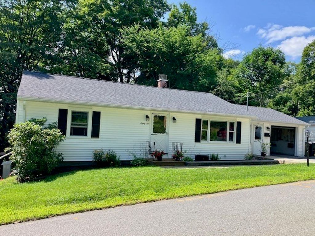 82 Walnut St, North Brookfield, MA 01535