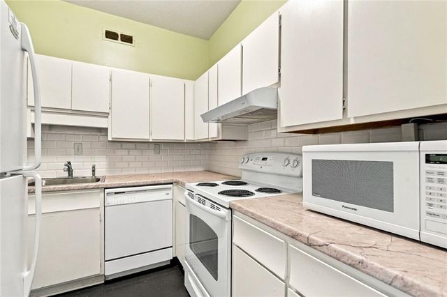 3060 Pharr Court North NW 207, Atlanta, GA 30305