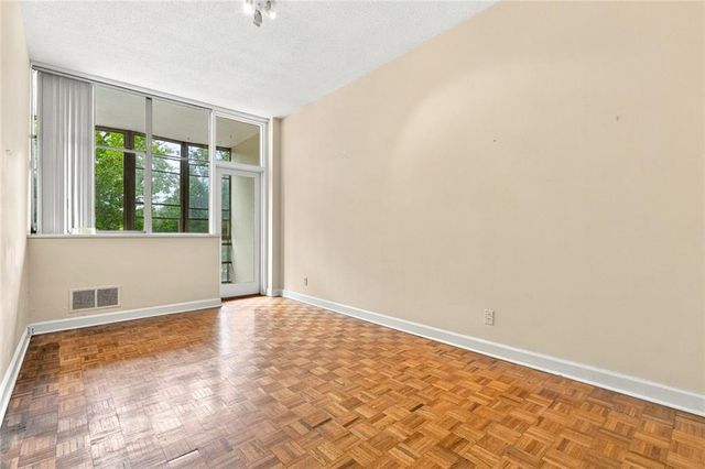 3060 Pharr Court North NW 207, Atlanta, GA 30305