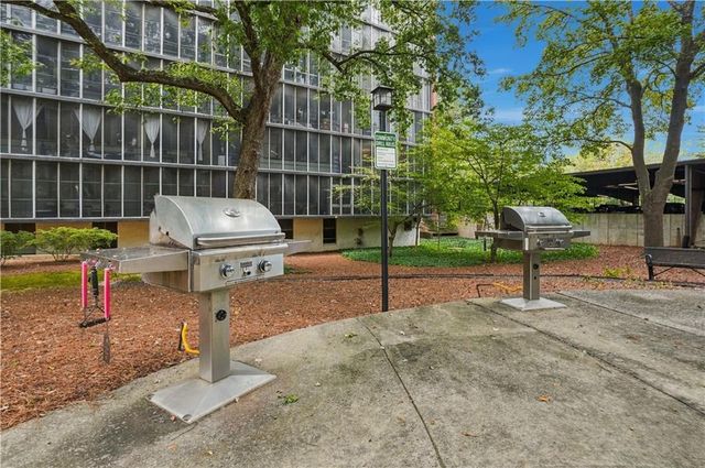 3060 Pharr Court North NW 207, Atlanta, GA 30305