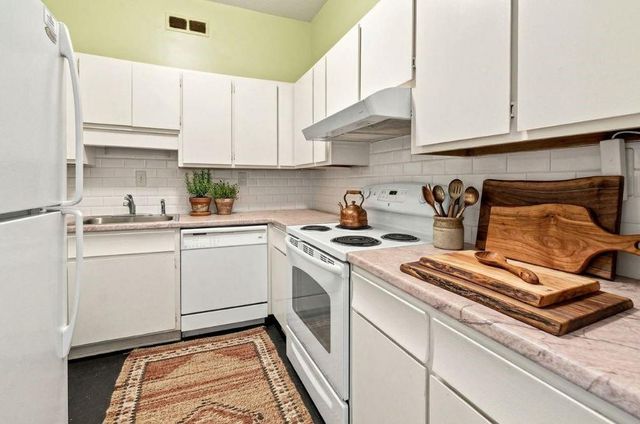 3060 Pharr Court North NW 207, Atlanta, GA 30305