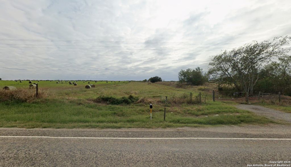 5466 fm 462, Moore, TX 78057