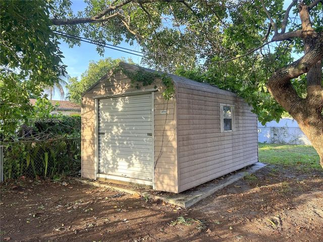1355 NW 86th St, Miami, FL 33147