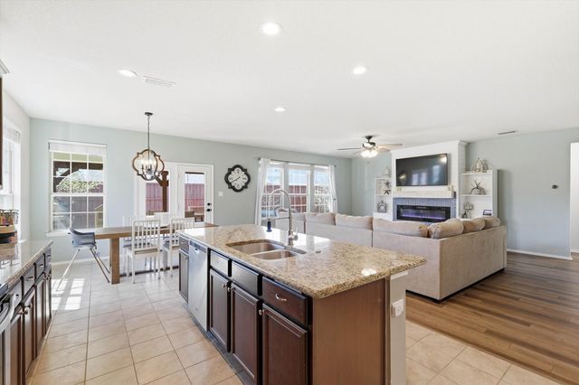 253 Calvert Street, Waxahachie, TX 75165