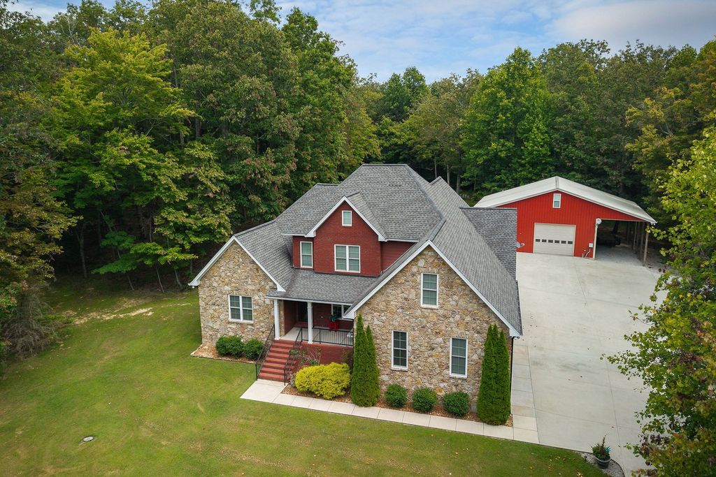 1080 Brotherton Dr, Cookeville, TN 38506