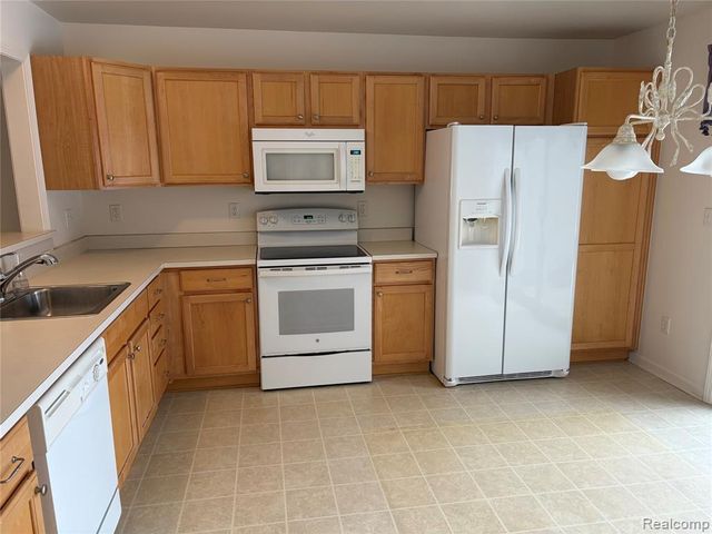 28518 Carlton Way Drive, Novi, MI 48377