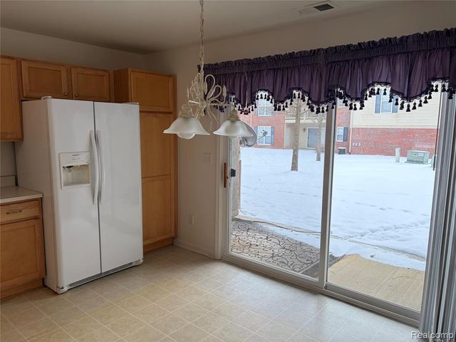 28518 Carlton Way Drive, Novi, MI 48377