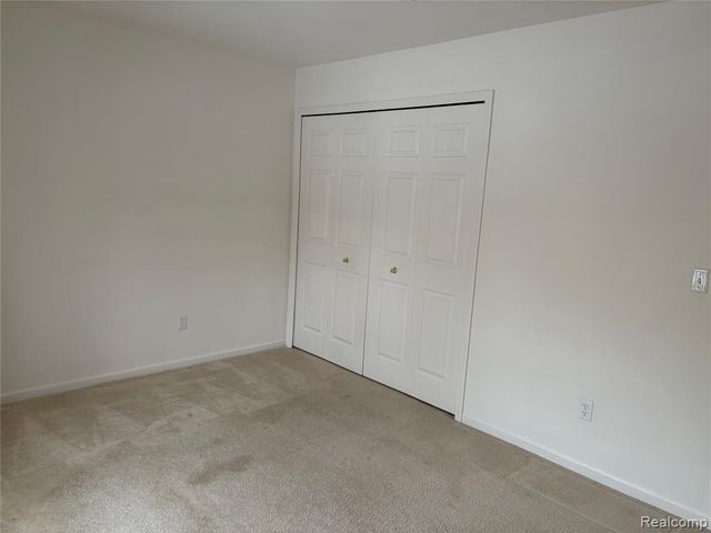 28518 Carlton Way Drive, Novi, MI 48377