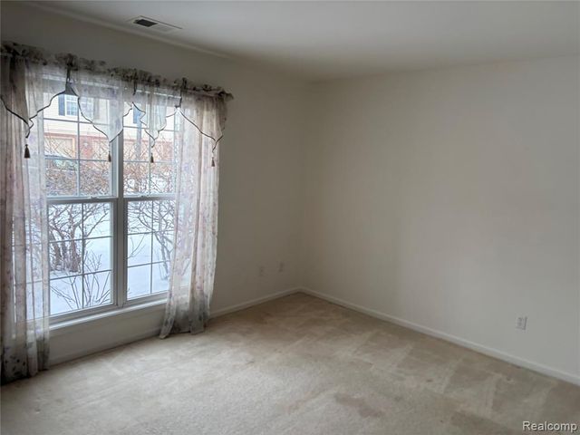 28518 Carlton Way Drive, Novi, MI 48377