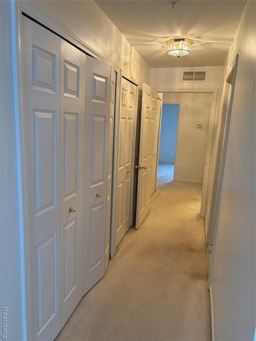 28518 Carlton Way Drive, Novi, MI 48377