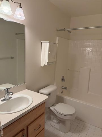 28518 Carlton Way Drive, Novi, MI 48377