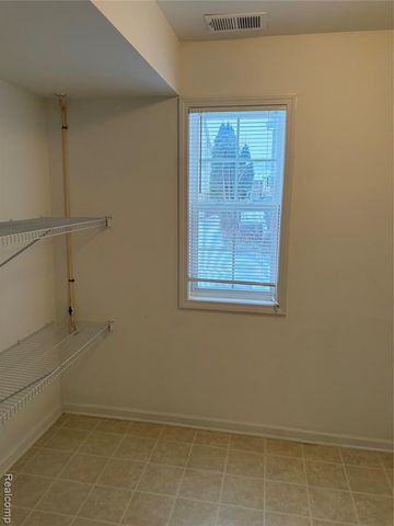 28518 Carlton Way Drive, Novi, MI 48377