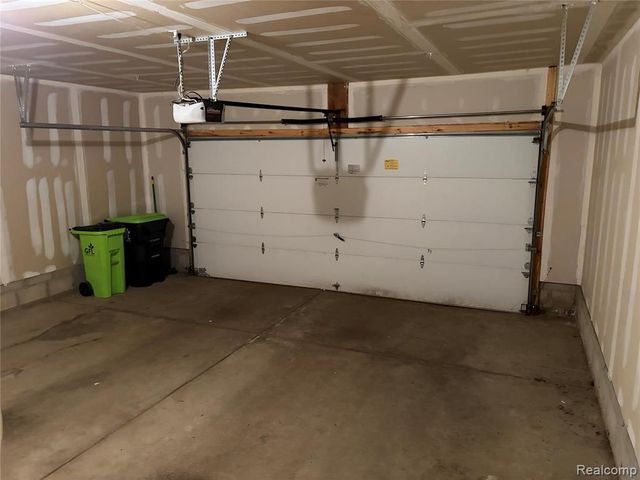 28518 Carlton Way Drive, Novi, MI 48377