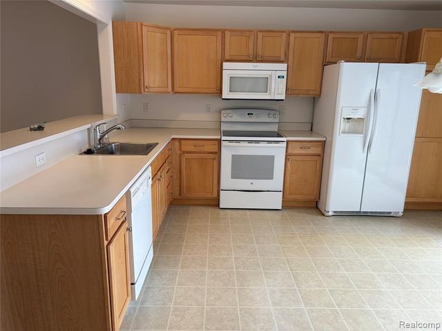 28518 Carlton Way Drive, Novi, MI 48377