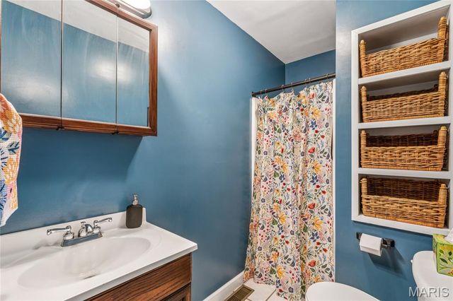 2921 Virginia Avenue, St Louis, MO 63118